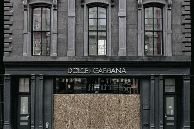 杜嘉班纳2024春夏系列深度解析：经典与当代风格的完美融合(图2)