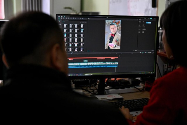 “馕言文”火出圈新疆小伙花式助农走红(图3)