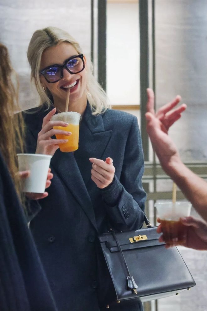 九游体育网站：2025年一定要拥有的4件衣服！(图5)