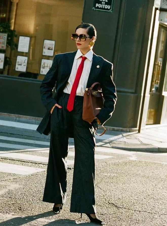 九游体育网站：2025年一定要拥有的4件衣服！(图3)