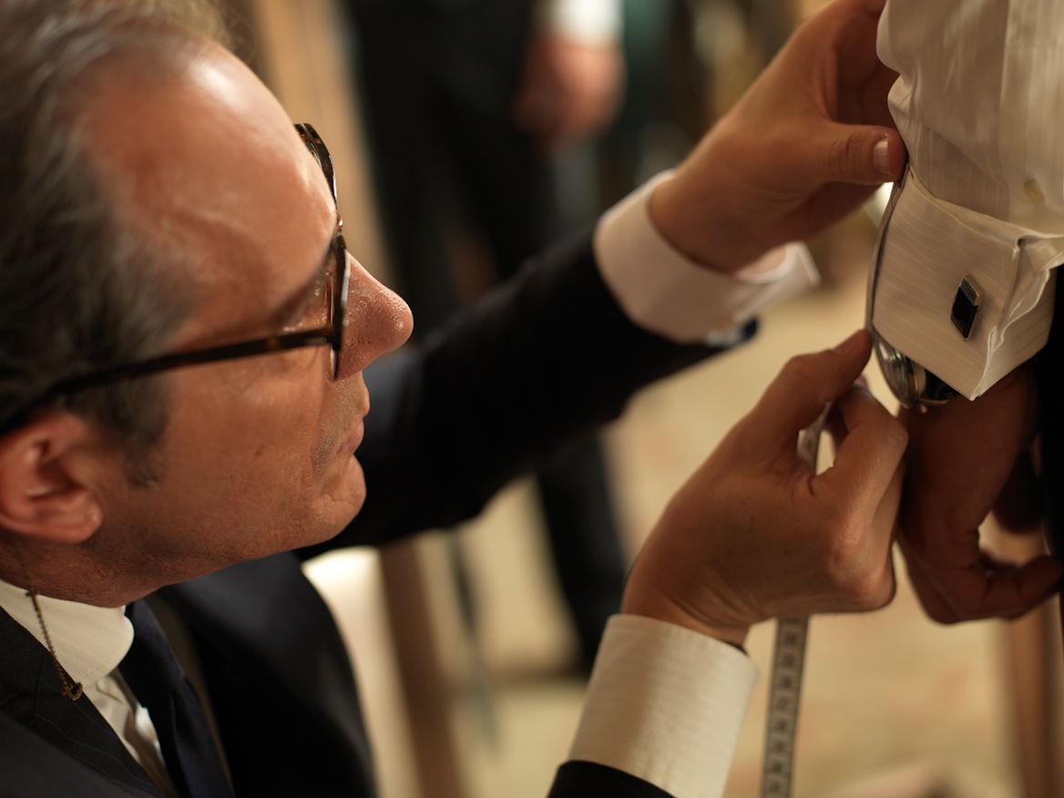 低价西装定制陷阱：你买的到底是战袍还是(图1)