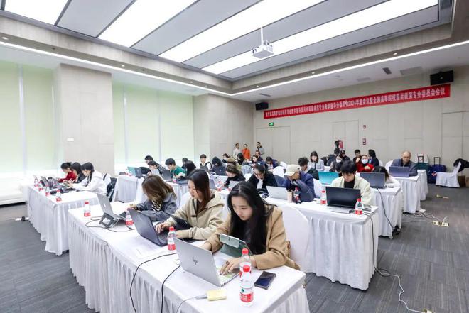 【获奖公布】2024首届全国珠宝服饰AI创意设计大赛决赛揭晓(图1)