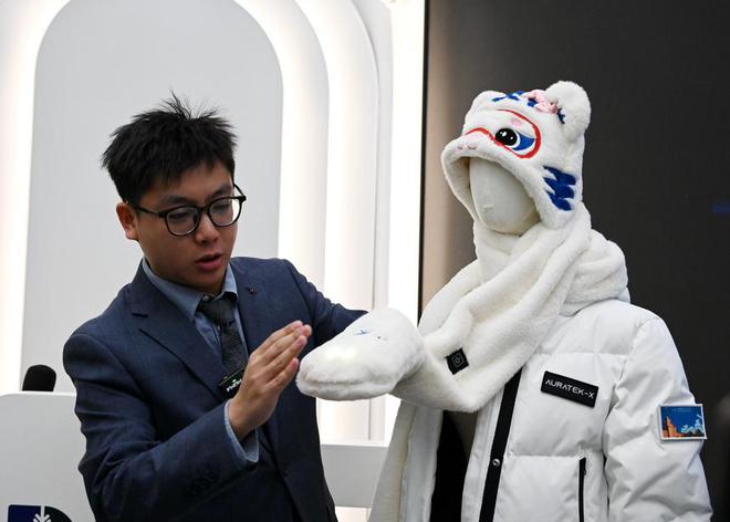 赋能文旅助力亚冬哈工大学生科创团队发布2024-2025冰雪季多款智能温控服饰新品(图3)