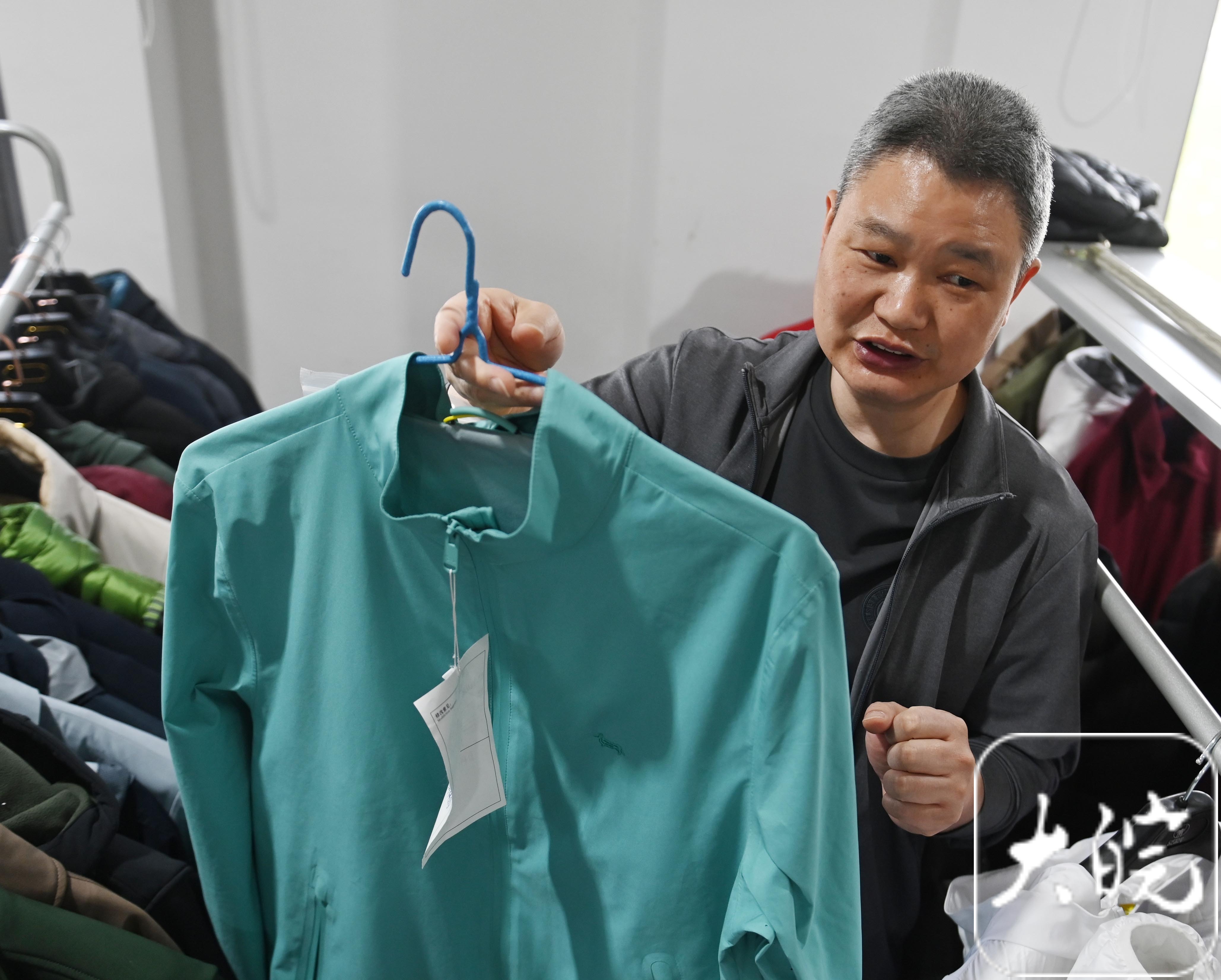 九游体育网站：牢记嘱托感恩奋进——安徽往前赶丨利辛县：“一块布”织就产业新图景(图3)