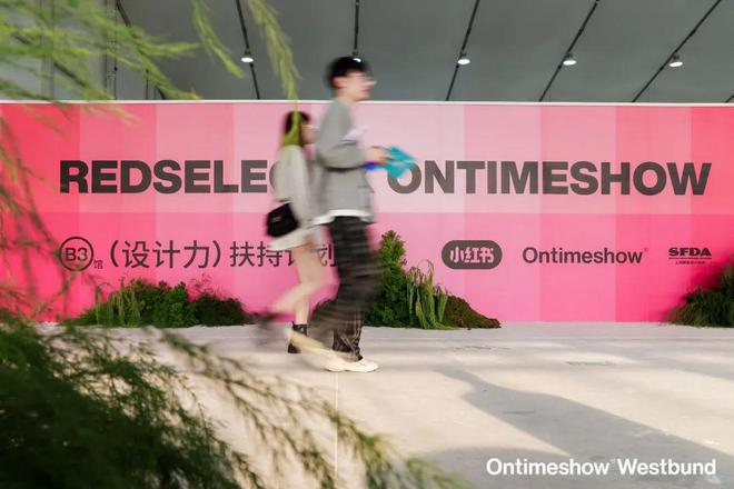 九游体育网站：从秀场到市场——2025秋冬上海时装周的四个讯号｜MEDIAVOICE(图8)