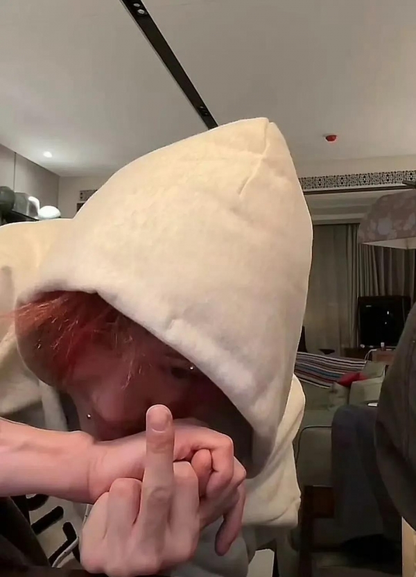 好美！关晓彤终于穿对了胸以下全是腿黄金比例身材比超模好(图6)