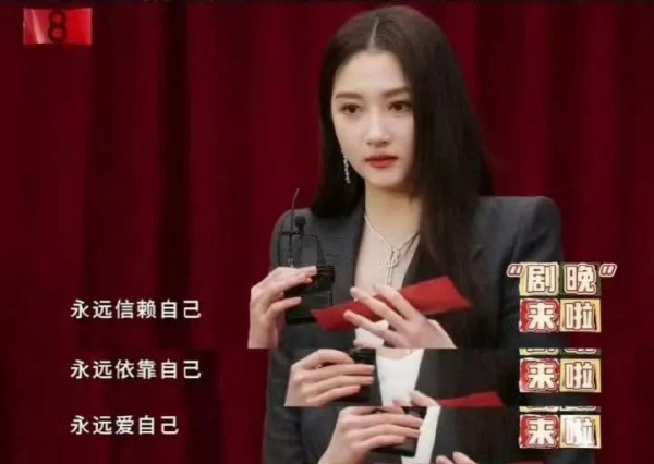 好美！关晓彤终于穿对了胸以下全是腿黄金比例身材比超模好(图8)