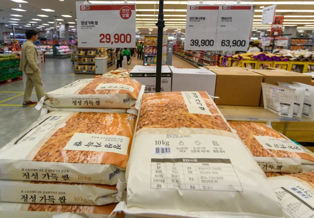 日本主妇在韩国买米1公斤“仅”15元还分享“攻略”！全球米价都在跌日本却涨了又涨原因在哪里？(图7)