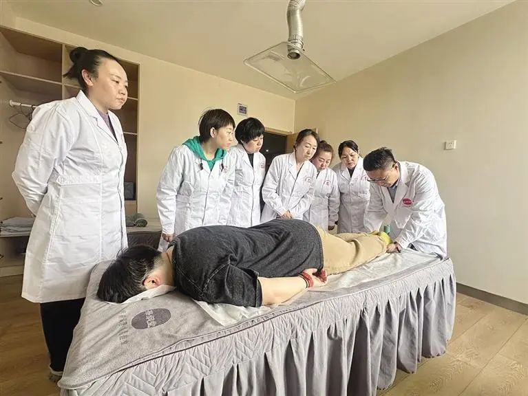 新城区：端稳就业“饭碗”让群众幸福“满格”(图1)