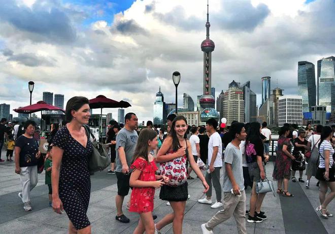 九游体育:暴涨120%2500亿元大市场火了!这届年轻人真的很爱新中式!(图24)