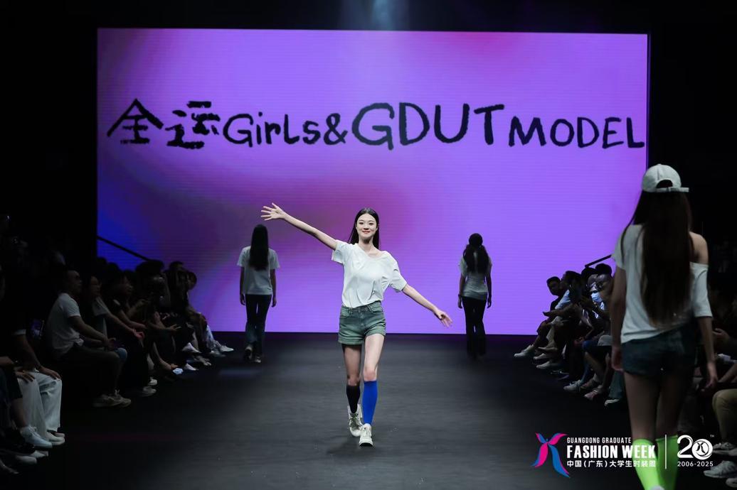 九游体育：全运“Girls”携智能华服炸场！广工毕业秀把“未来时尚”穿在身上(图2)