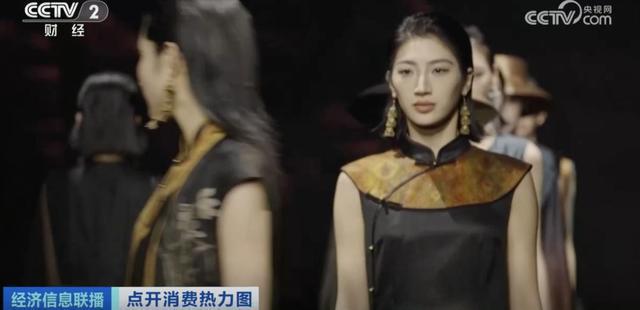 九游体育：暴涨120%！国潮服饰2500亿元大市场来了！(图1)