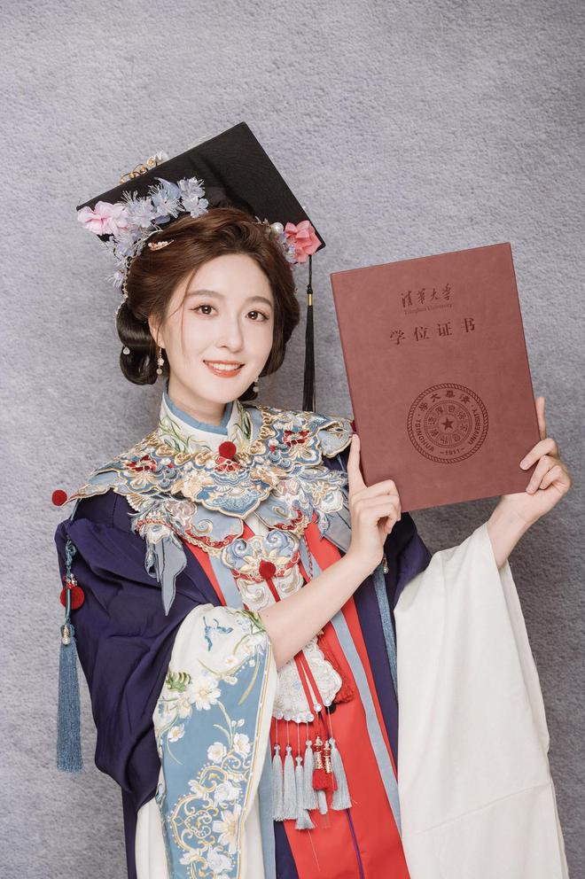 九游体育：“国风照”席卷毕业季：电商平台单品销售多至上万单有学生带着父母一起拍(图1)