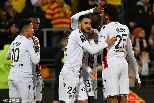 九游体育：公公进城公交车上遇见媳妇(图3)