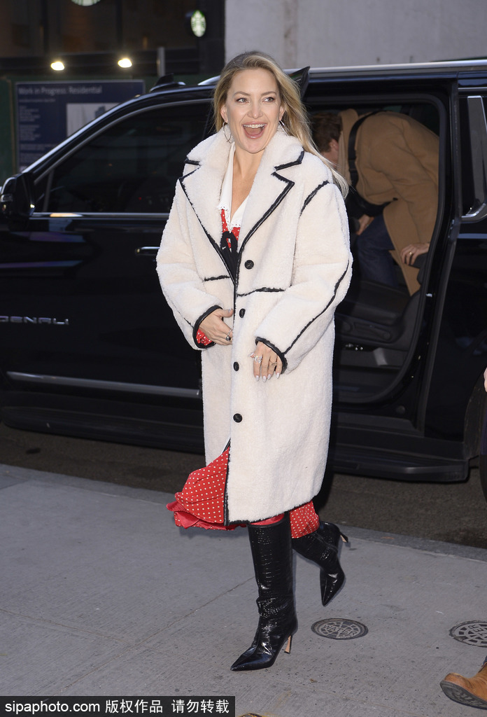 九游体育：公公进城公交车上遇见媳妇(图2)