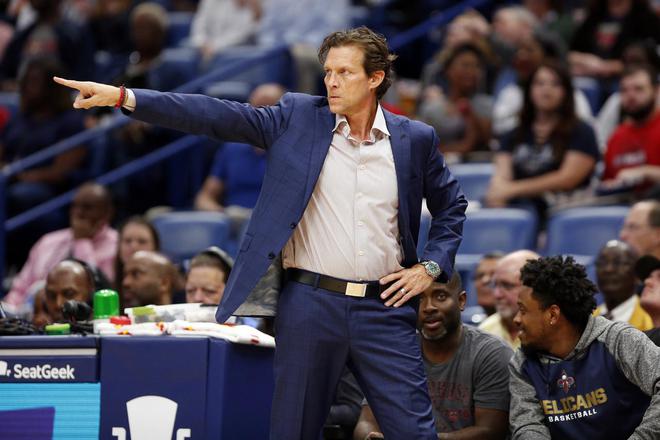 九游体育网站：你喜欢教练穿西装还是休闲装？反正教练如今很享受休闲装(图4)