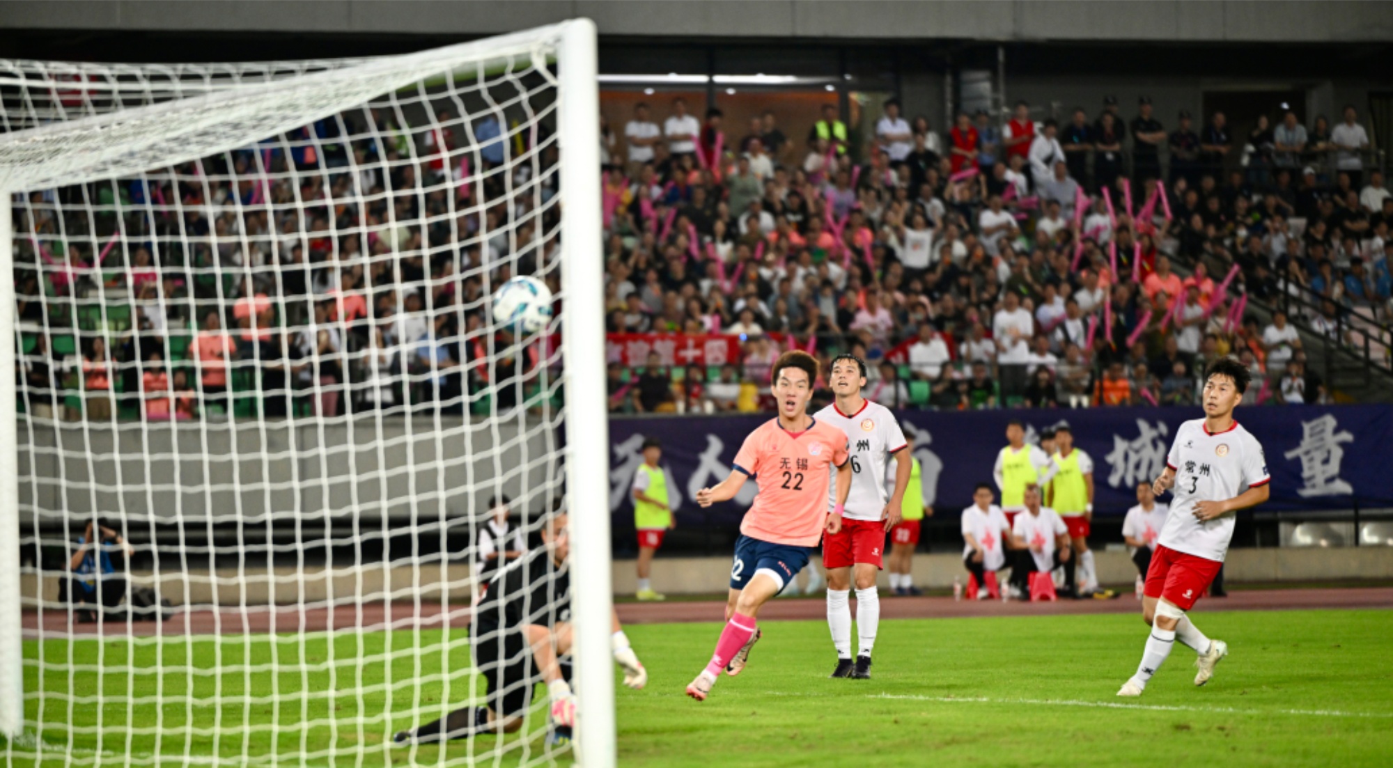 九游体育：“苏超”启示录｜当足球回归群众体育就有了生命力(图2)