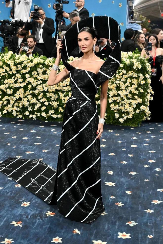 如何穿出最时髦的精英智感？看看今年MetGala上的西装造型！(图1)