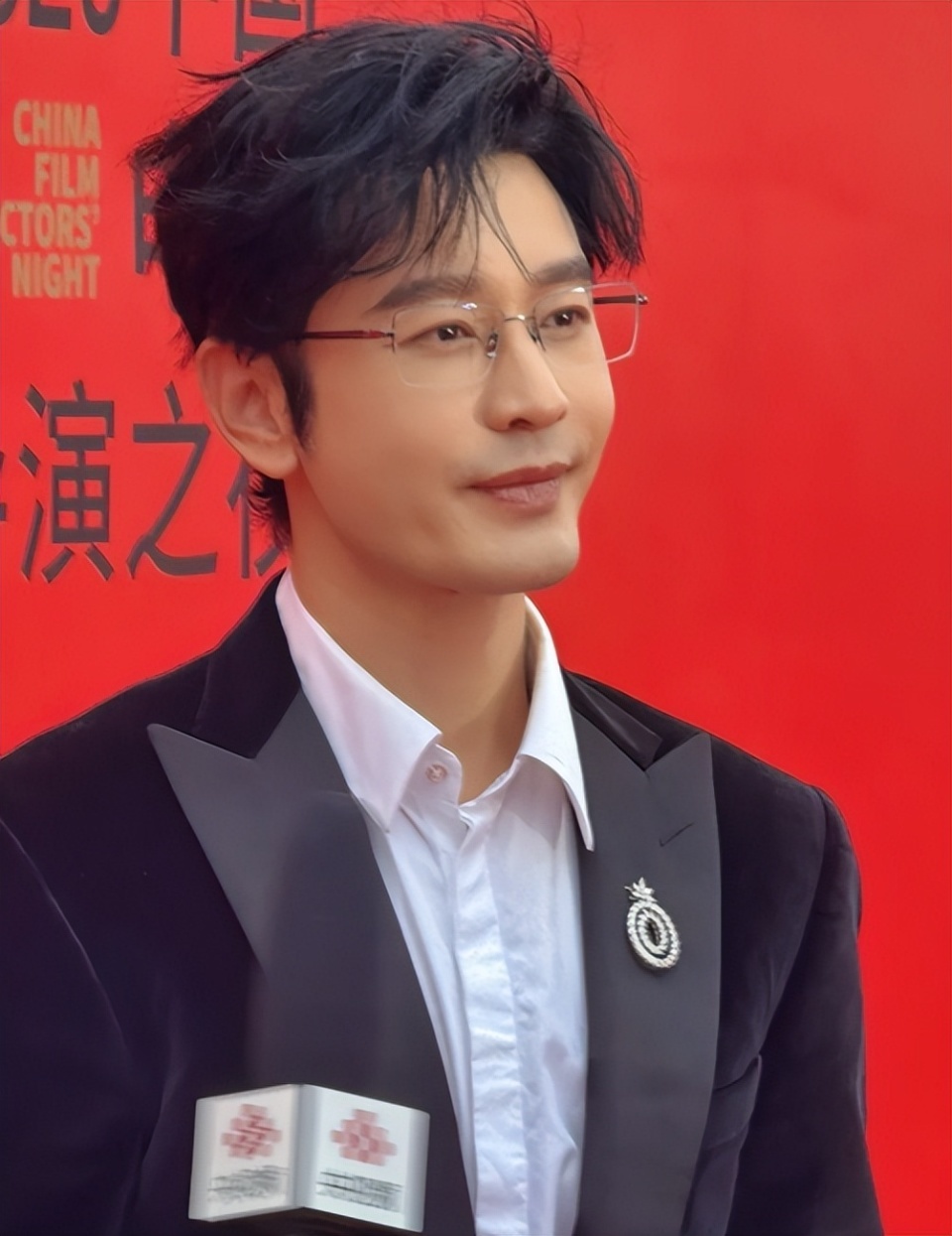 中国电影导演之夜：宋佳满分贵气刘雨昕造型怪周笔畅你穿的啥(图9)