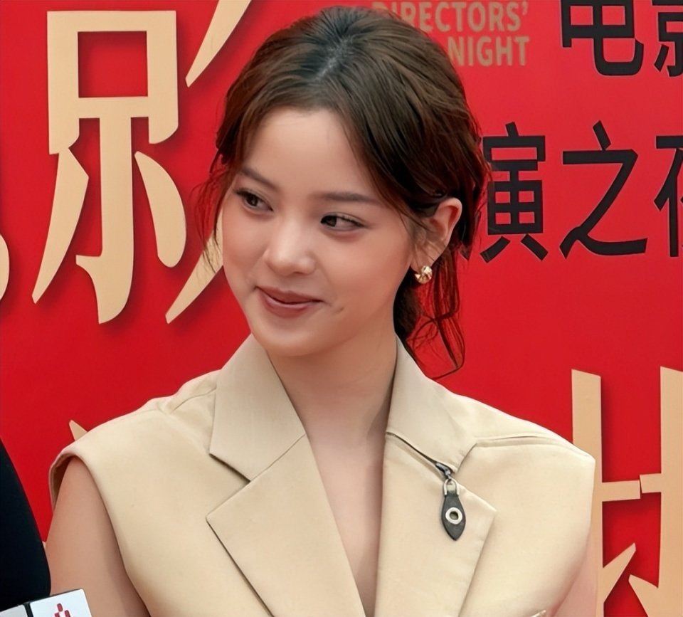 中国电影导演之夜：宋佳满分贵气刘雨昕造型怪周笔畅你穿的啥(图11)