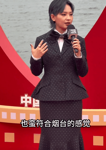 中国电影导演之夜：宋佳满分贵气刘雨昕造型怪周笔畅你穿的啥(图26)