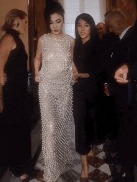 两位华人“高定天后”在巴黎同框比壕比新衣比排场(图7)