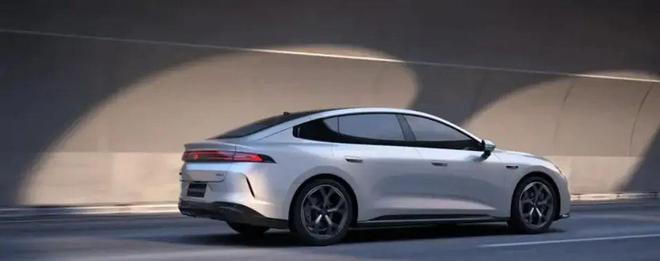 九游体育网站:全新中大型车!轴距近3米10万级家轿就配后排躺椅?还要啥小米SU7?(图5)