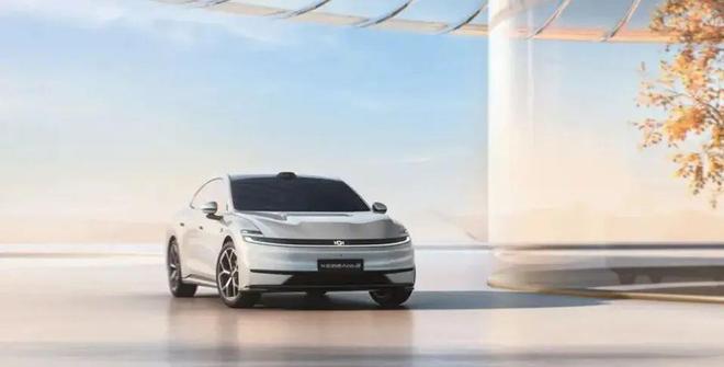 九游体育网站:全新中大型车!轴距近3米10万级家轿就配后排躺椅?还要啥小米SU7?(图4)