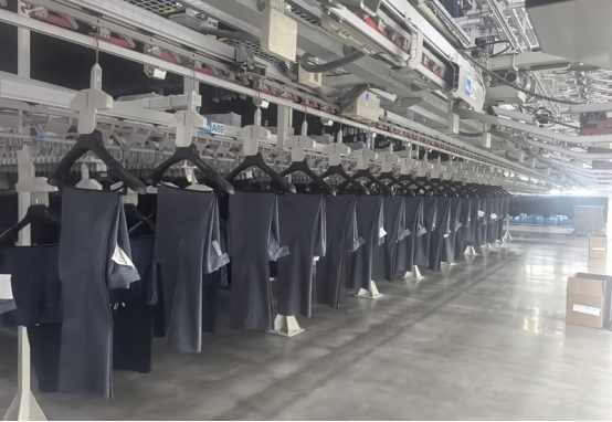 九游体育网站：宝鸟服饰蝉联2025中国职业装领军品牌等多项荣誉再证行业标杆地位(图1)