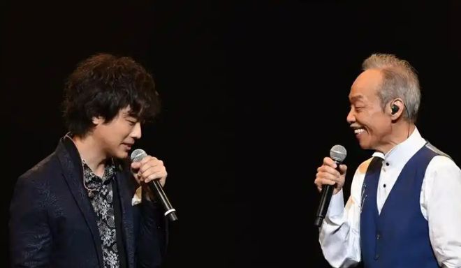 九游体育：山口百惠的两个儿子：穿西装一个文雅一个英武不输爸爸三浦友和(图4)