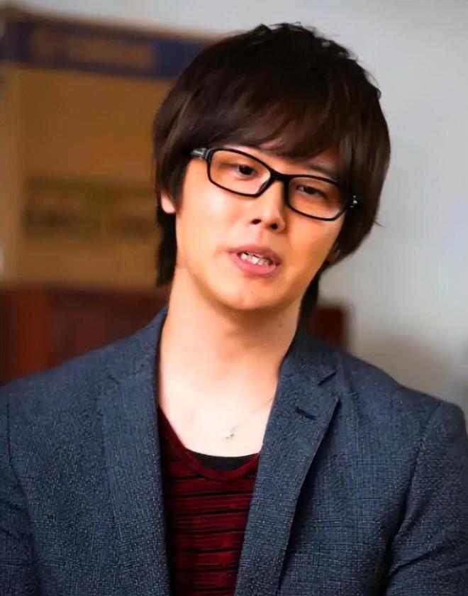 九游体育：山口百惠的两个儿子：穿西装一个文雅一个英武不输爸爸三浦友和(图7)