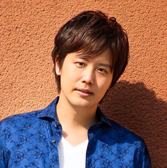 九游体育：山口百惠的两个儿子：穿西装一个文雅一个英武不输爸爸三浦友和(图11)