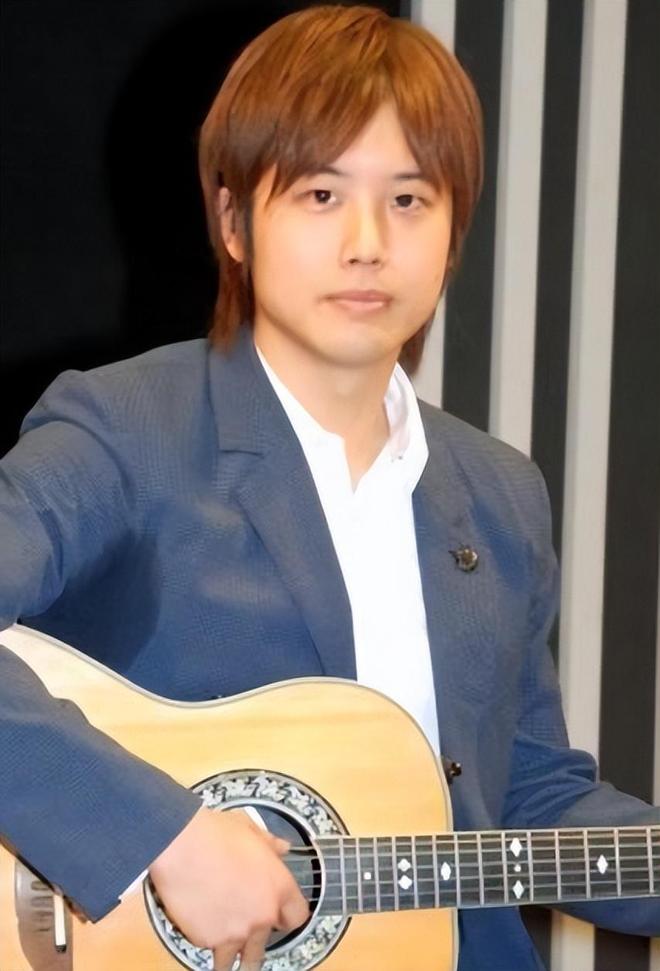 九游体育：山口百惠的两个儿子：穿西装一个文雅一个英武不输爸爸三浦友和(图12)