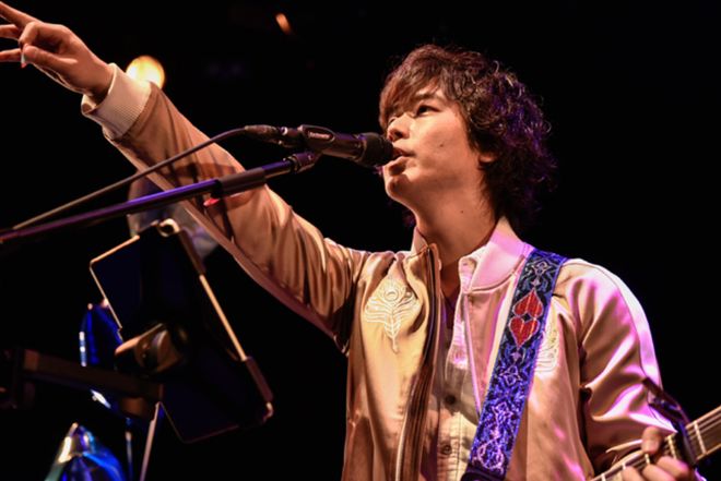 九游体育：山口百惠的两个儿子：穿西装一个文雅一个英武不输爸爸三浦友和(图20)