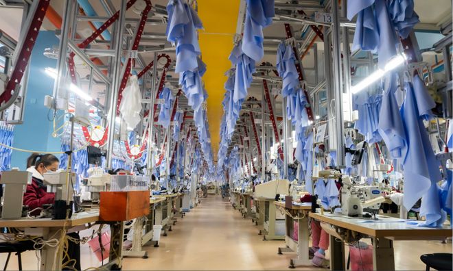 九游体育：一件西服的“数字之旅”河南这家纺企把服装制造玩成了高科技(图4)