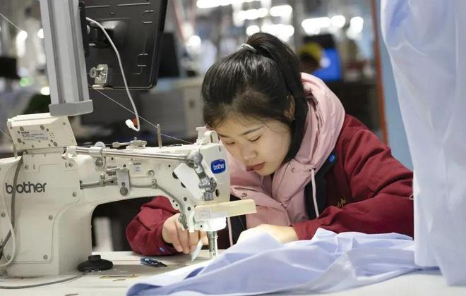 九游体育：一件西服的“数字之旅”河南这家纺企把服装制造玩成了高科技(图6)