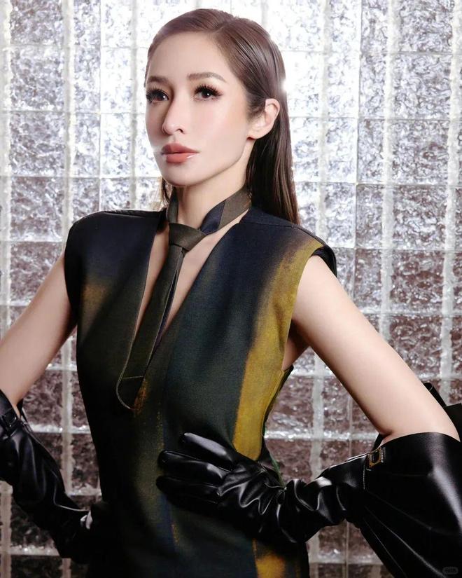 两套高定加身恭请萧贵妃回宫(图10)