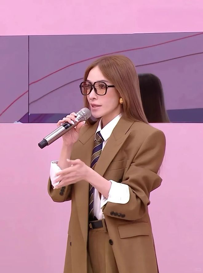 两套高定加身恭请萧贵妃回宫(图4)