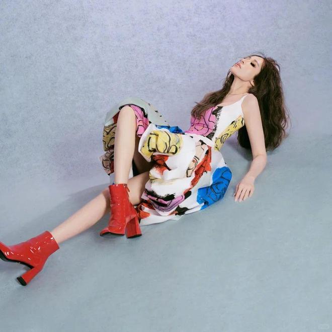 两套高定加身恭请萧贵妃回宫(图13)