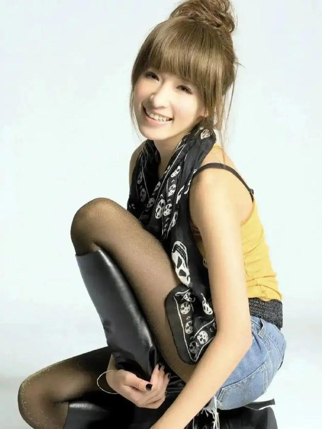 两套高定加身恭请萧贵妃回宫(图16)