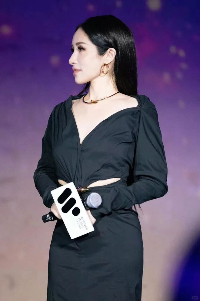 两套高定加身恭请萧贵妃回宫(图14)