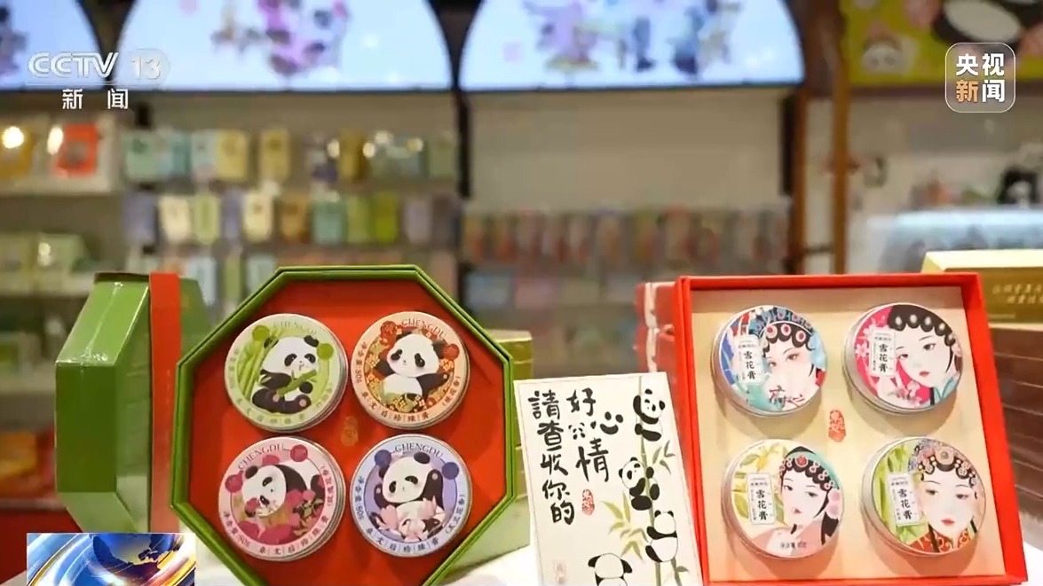 九游体育：活力中国调研行｜文创产品“长”出消费新场景AI赋能让“成都礼物”加速上新(图3)