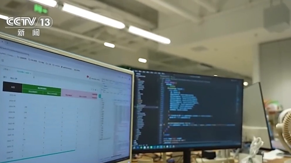 九游体育：活力中国调研行｜文创产品“长”出消费新场景AI赋能让“成都礼物”加速上新(图7)