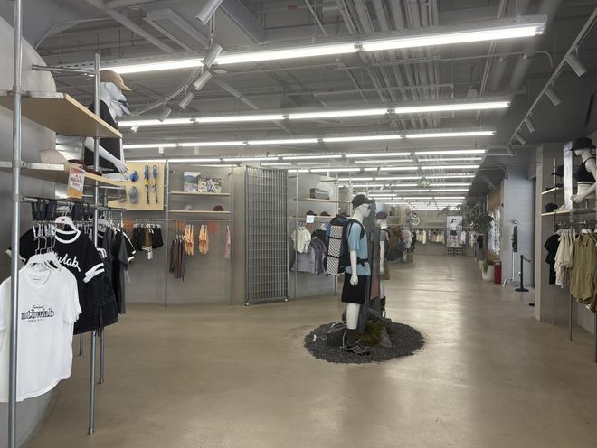 浙江休闲服饰三巨头半年赚不到5个亿昔日首富现身直播间跳团舞(图2)