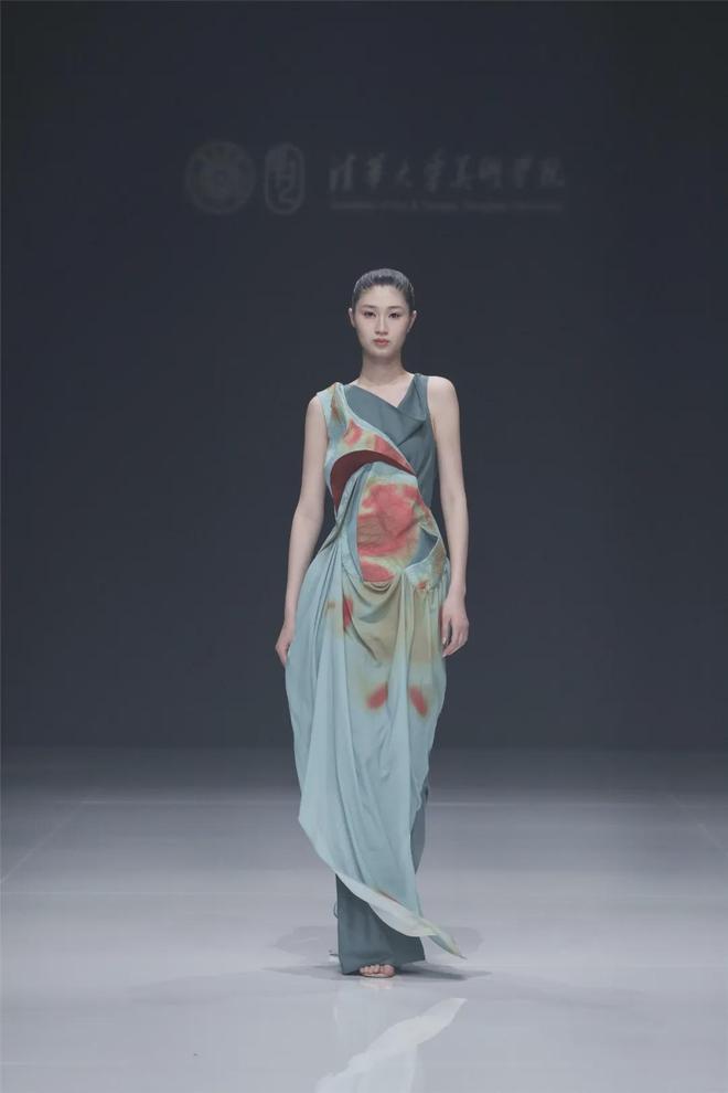 九游体育网站：毕业设计｜2024清华大学美术学院服装与服饰设计毕业作品发布(图4)