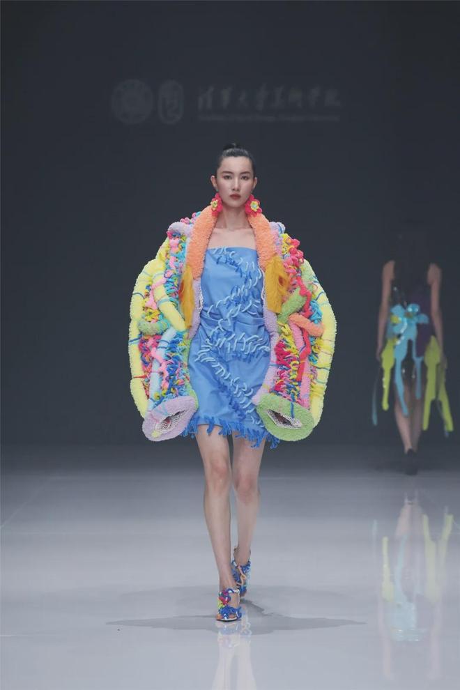 九游体育网站：毕业设计｜2024清华大学美术学院服装与服饰设计毕业作品发布(图5)