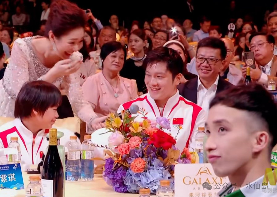 2024“湾区升明月”晚会当成龙王力宏一出场中国式浪漫破防了(图2)