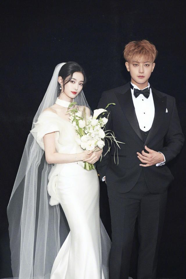 黄子韬徐艺洋婚纱大片小两口亲亲抱抱高糖不断男帅女美绝配了(图5)