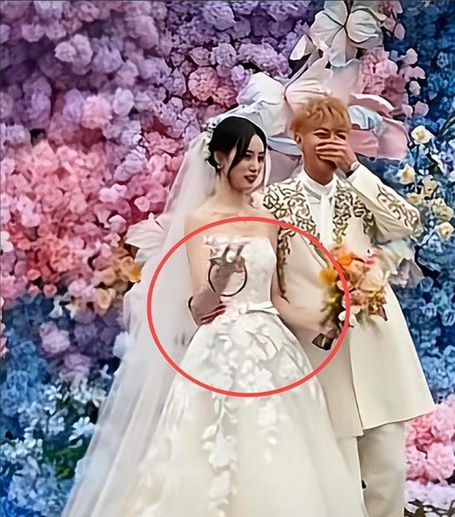 黄子韬大婚出洋相钻戒重500克拉现场脏乱土徐艺洋脸色好难看(图10)