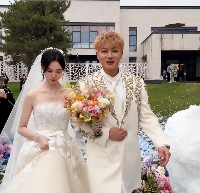 黄子韬大婚出洋相钻戒重500克拉现场脏乱土徐艺洋脸色好难看(图5)